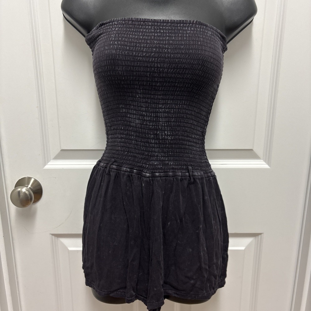 Chaser Woman's Strapless Smocked Beachy Boho Romper Charcoal Size Large‎